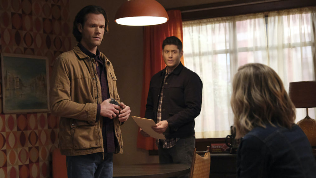 Sam_And_Dean_with_Folder