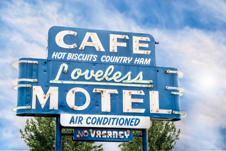 RICHARD SPEIGHT, JR.’S NASHVILLE EXPERIENCE: AN ULTIMATE BUS TOUR